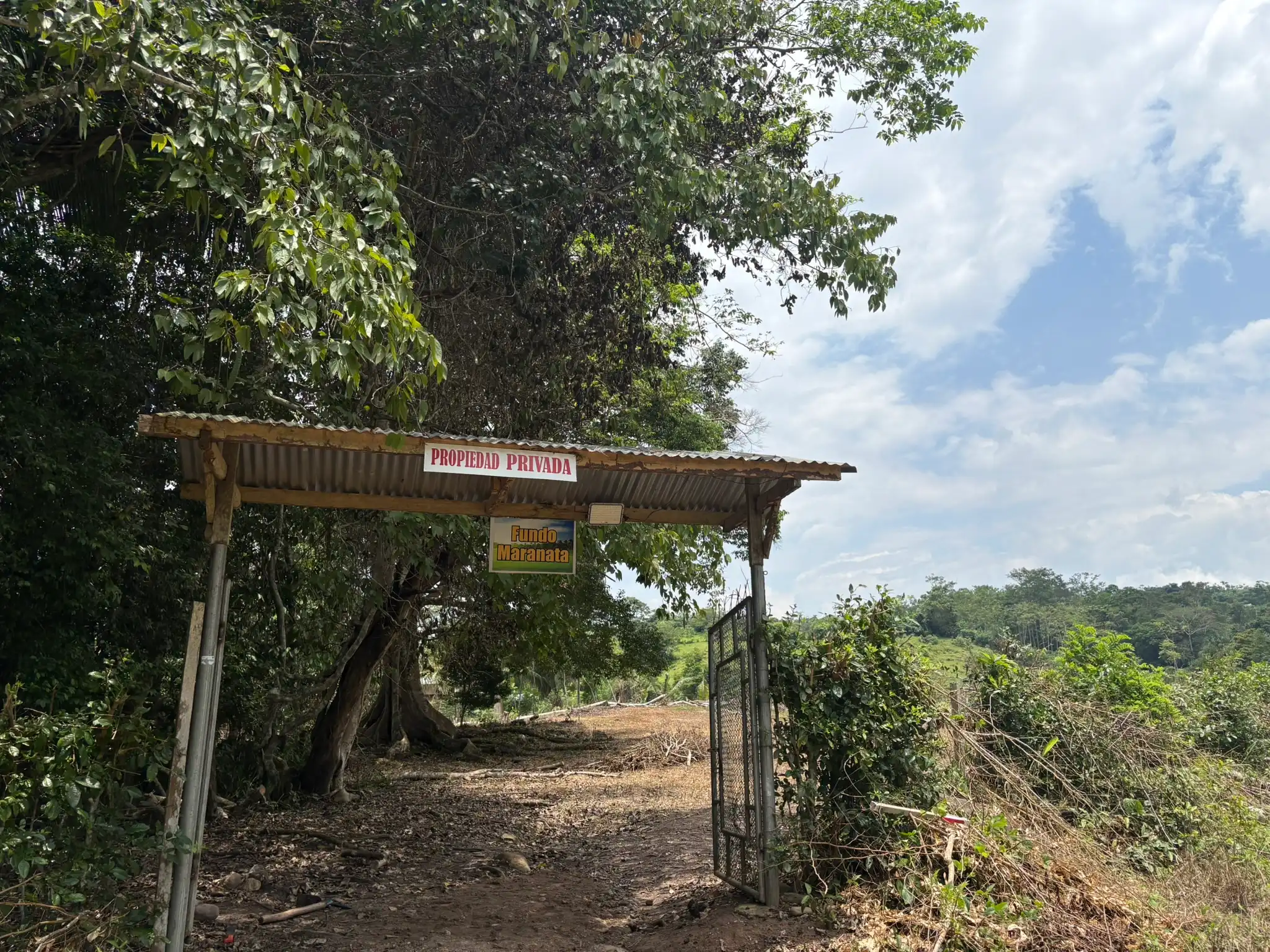 Entrada al Fundo Maranatha, productor de cacao en San José de Sisa, San Martín
